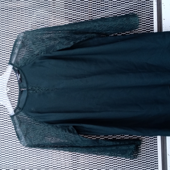 🍀Tahari emerald green blouse lace sleeves size L - Picture 1 of 7